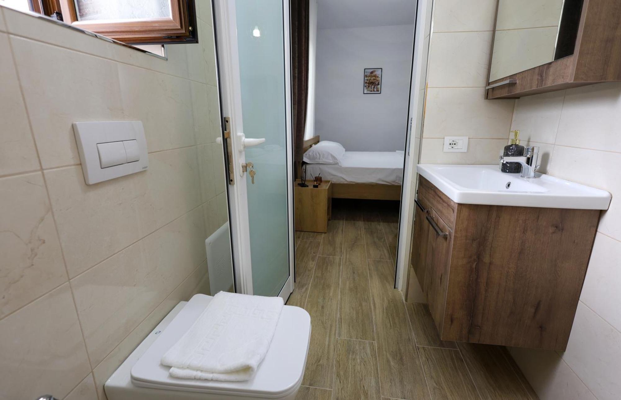 Hotel Vila Vreko B&B Берат Екстериор снимка