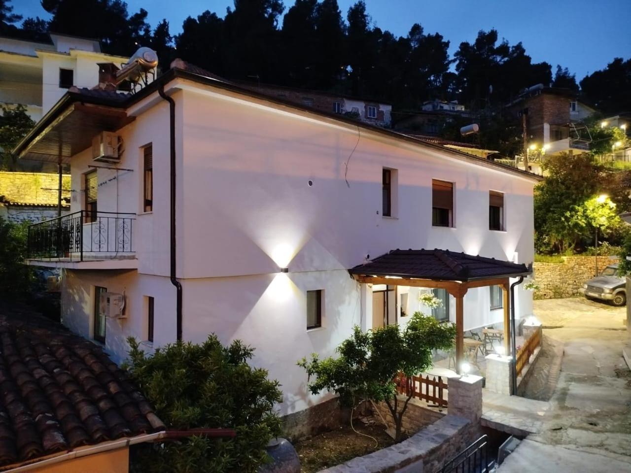 Hotel Vila Vreko B&B Берат Екстериор снимка
