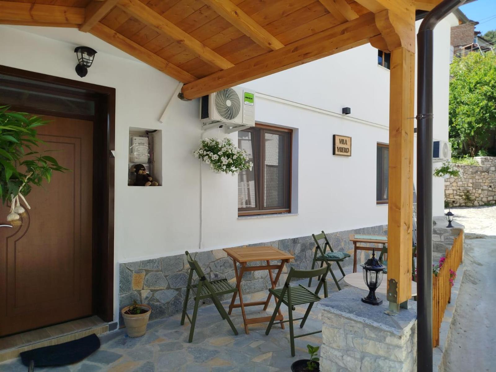 Hotel Vila Vreko B&B Берат Екстериор снимка